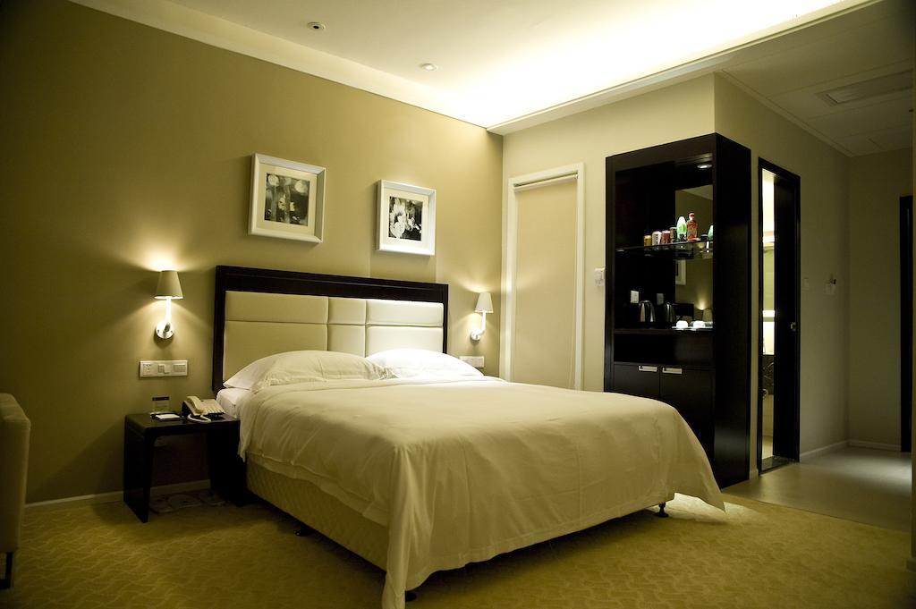Joy Inn Gongbei Джухай Екстериор снимка