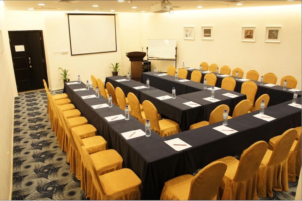 Joy Inn Gongbei Джухай Екстериор снимка