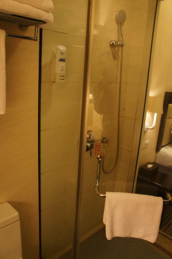 Joy Inn Gongbei Джухай Екстериор снимка